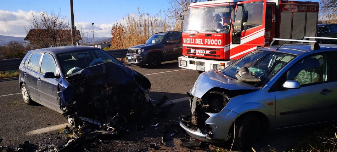 Incidente tra due auto alle porte della città: una persona trasportata in codice  rosso in ospedale